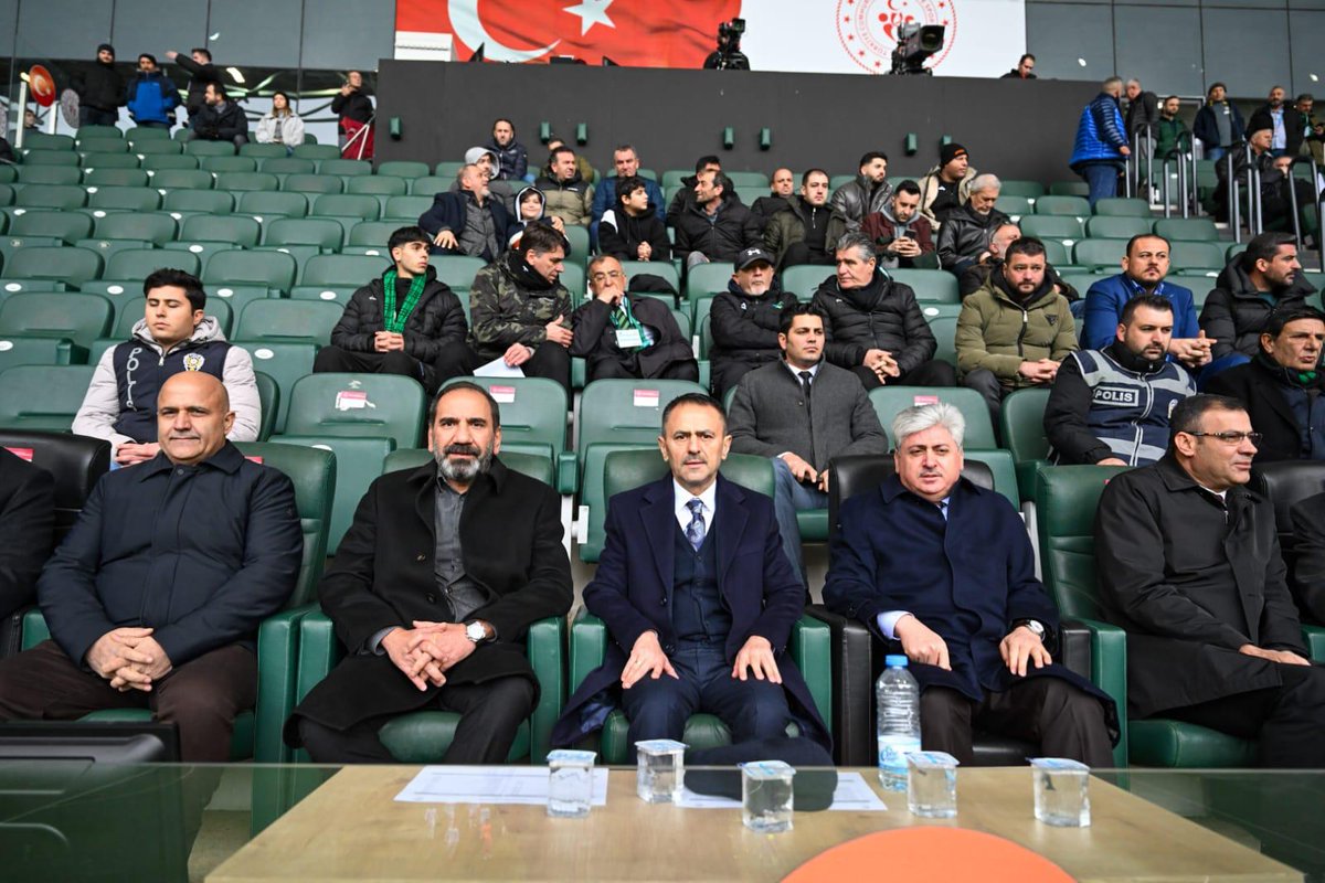 Vali İlhami Aktaş, Kocaelispor ve Sivasspor Maçını Tribünden İzledi