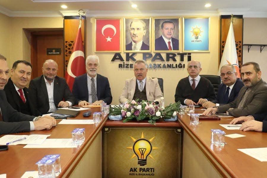 Rize İşkur Müdürü'nün Parti Binasından Çalıştığı İddiaları Tartışılıyor