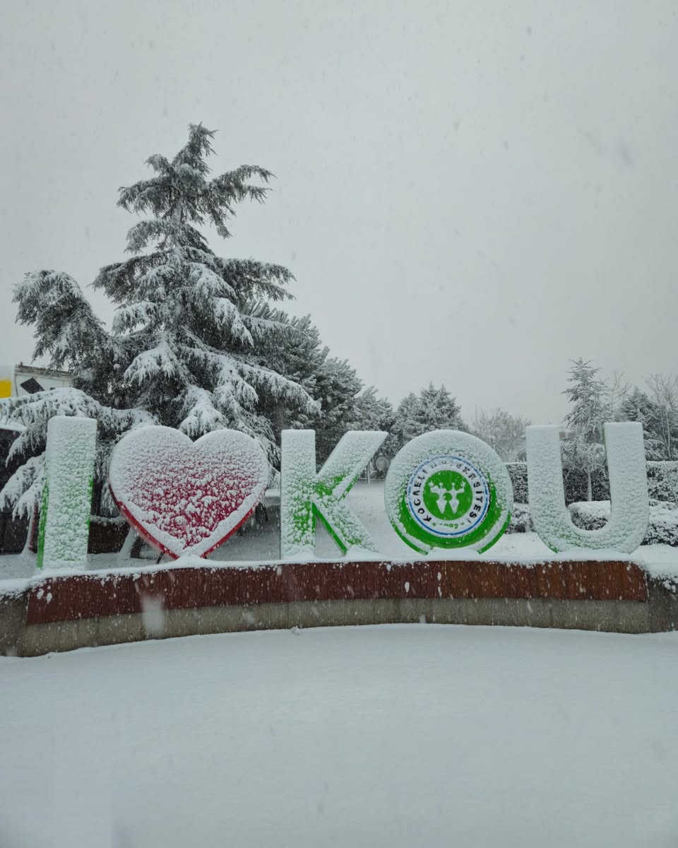 Karlı Umuttepe Sabahında Güneşli Bir Günaydın