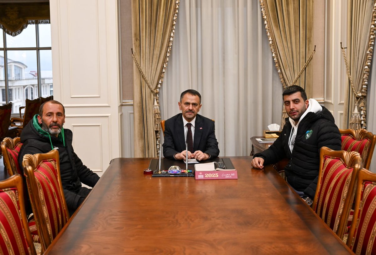 Kocaelispor Taraftarlarından Vali Aktaş'a Anlamlı Ziyaret