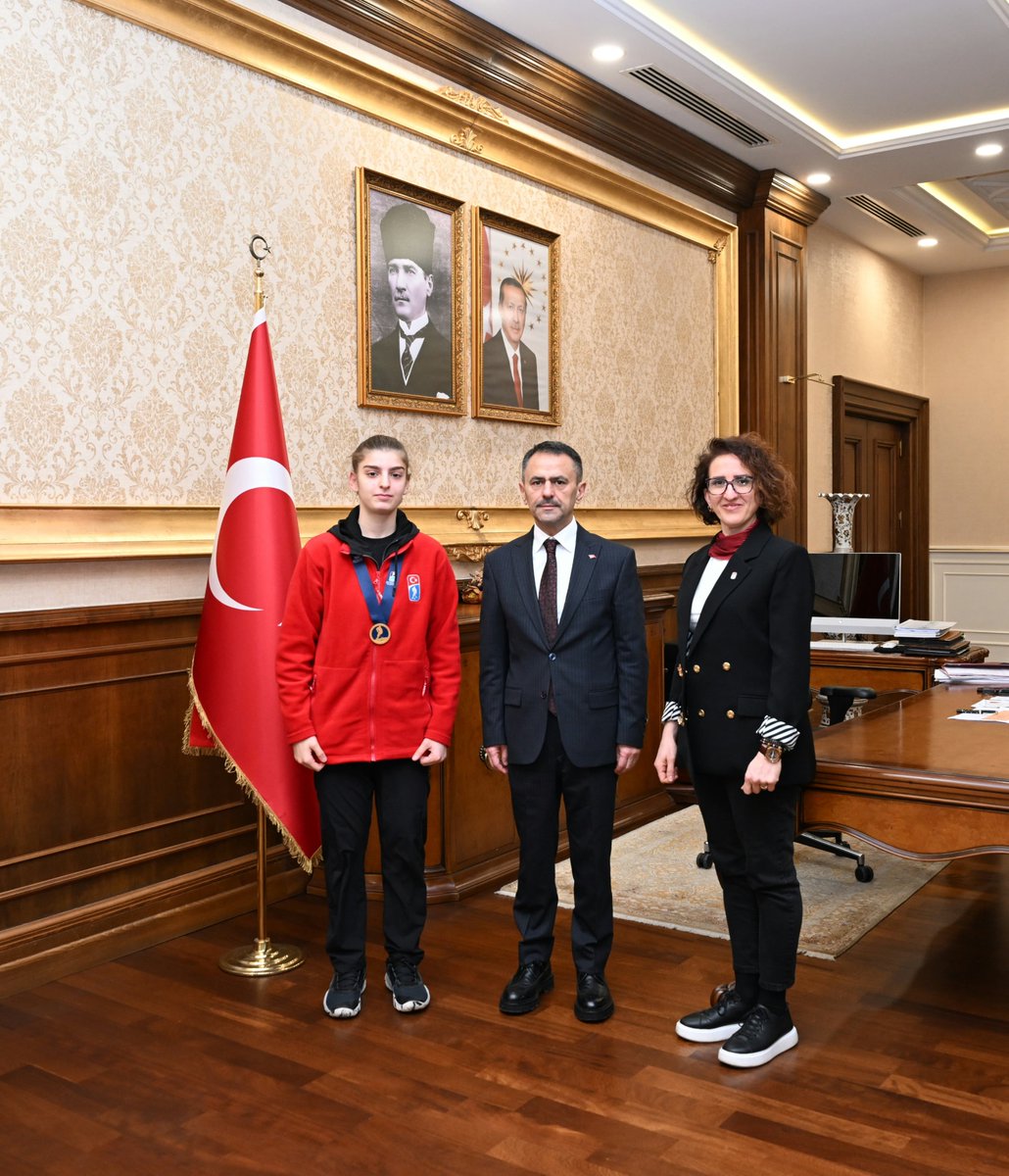 Kocaeli Valisi Seddar Yavuz, Süveyda Nil Yalçın'ı Tebrik Etti