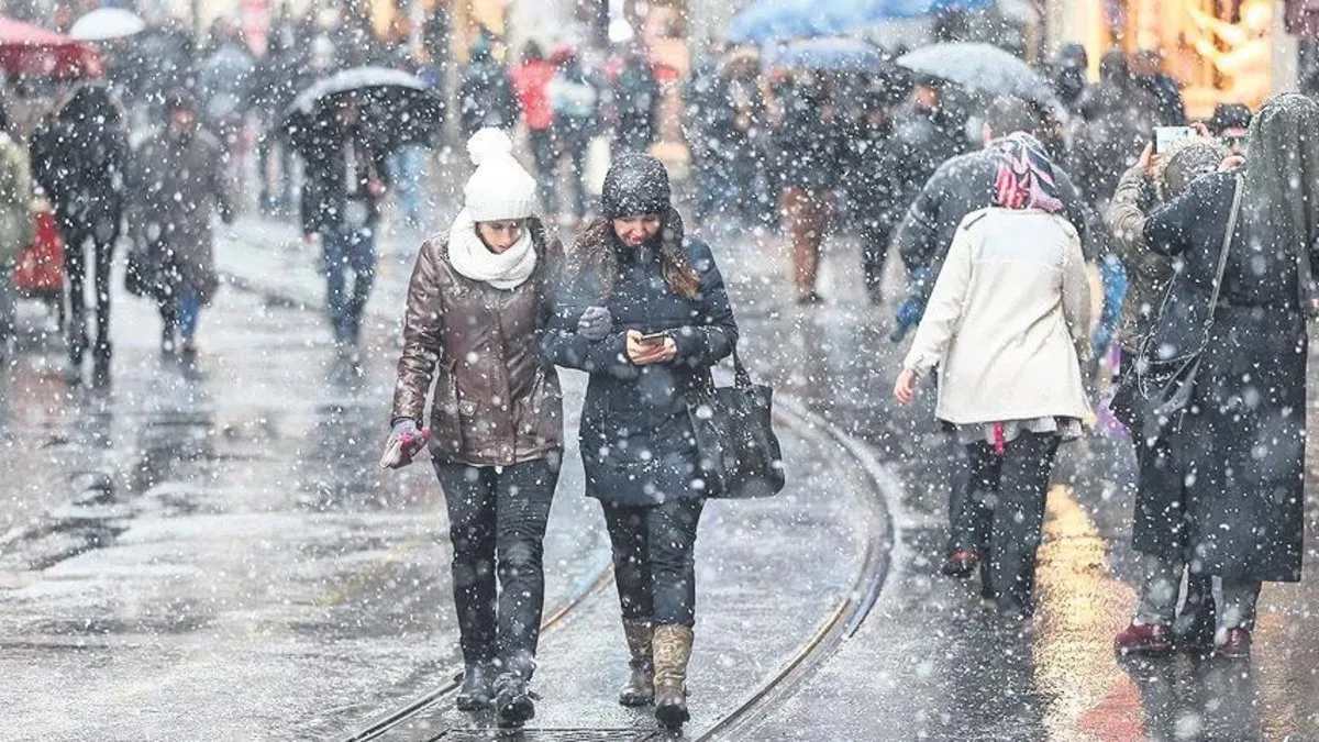 Marmara'da Kar, Akdeniz'de Fırtına Uyarısı
