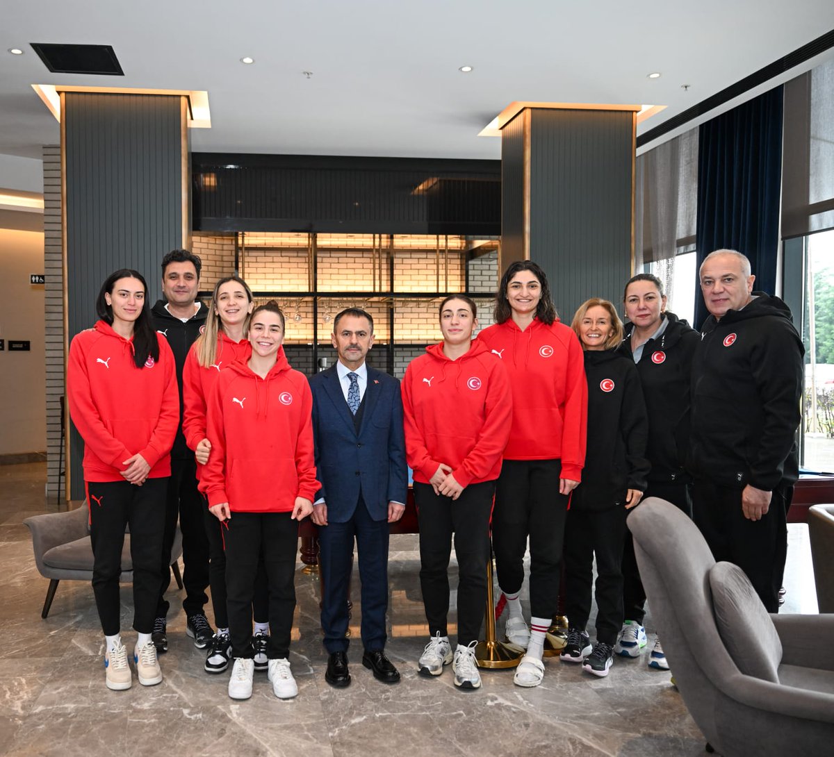 Vali İlhami Aktaş’tan A Milli Kadın Basketbol Takımı’na Anlamlı Ziyaret