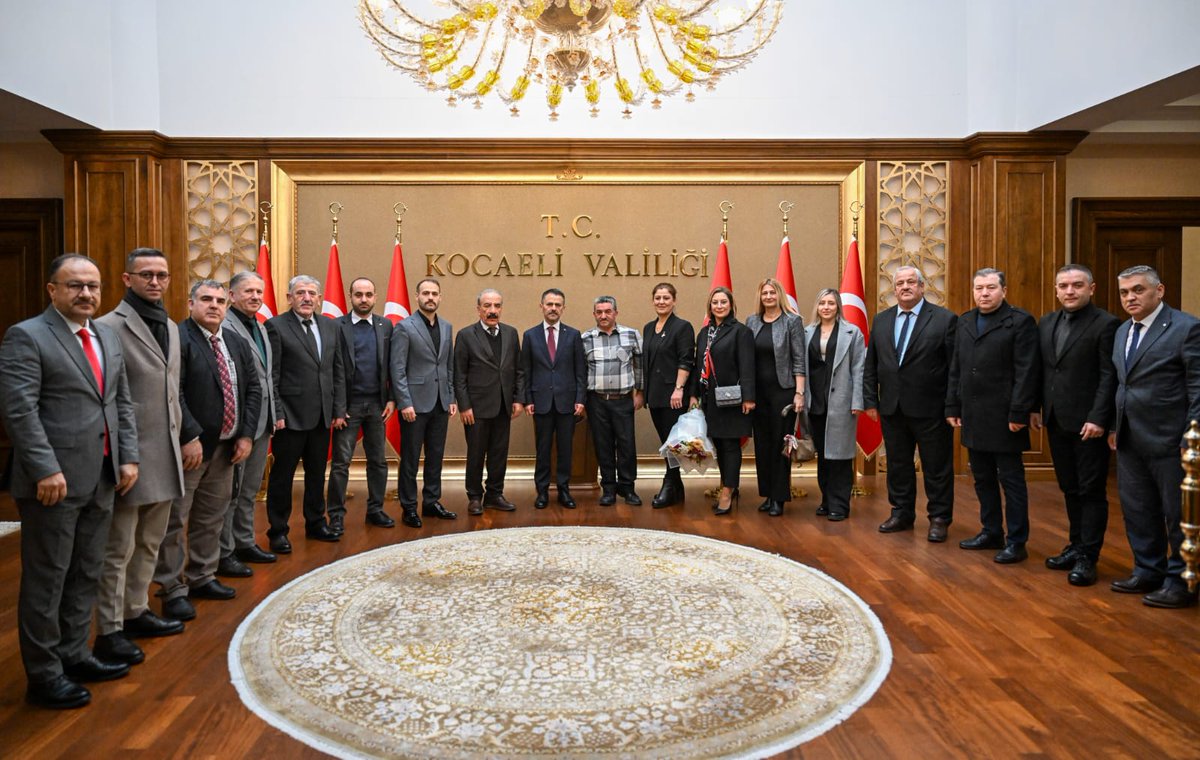 Kocaeli'nde İl Nüfus Müdürü ve Evlendirme Memurları Vali İlhami Aktaş'ı Ziyaret Etti
