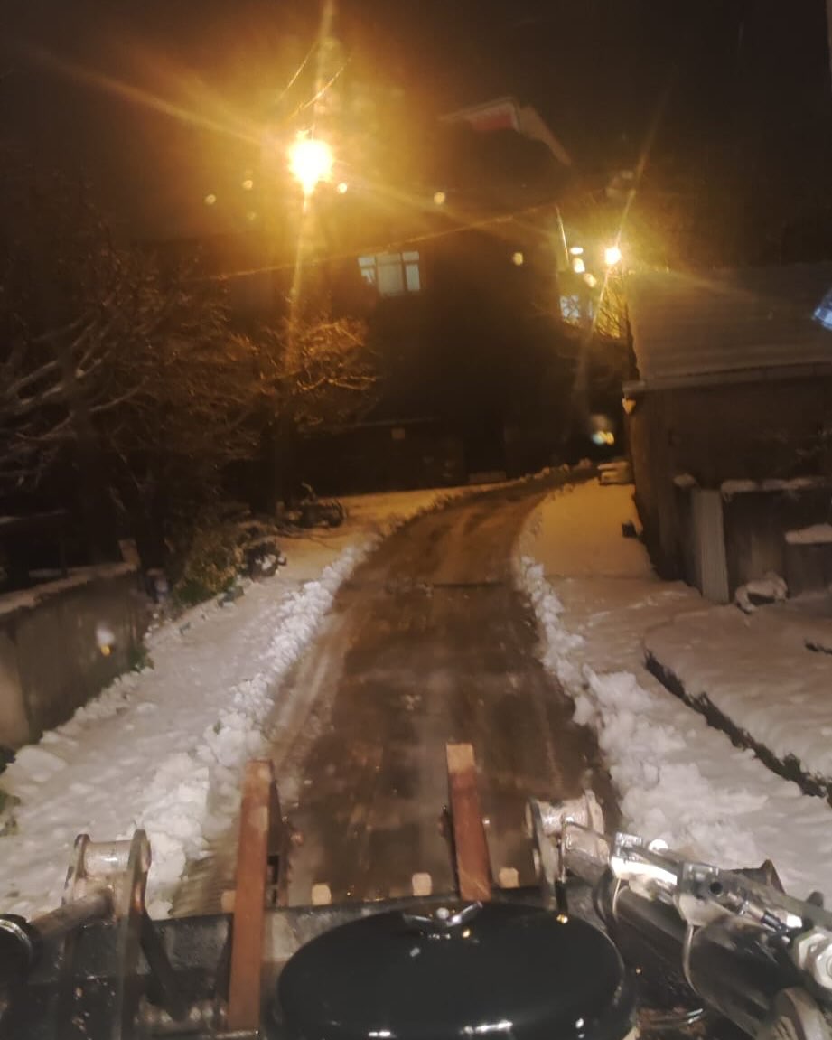 Dilovası'nda Karla Mücadele: Yol Güvenliği Yüksek Kesimlerde Sağlanıyor