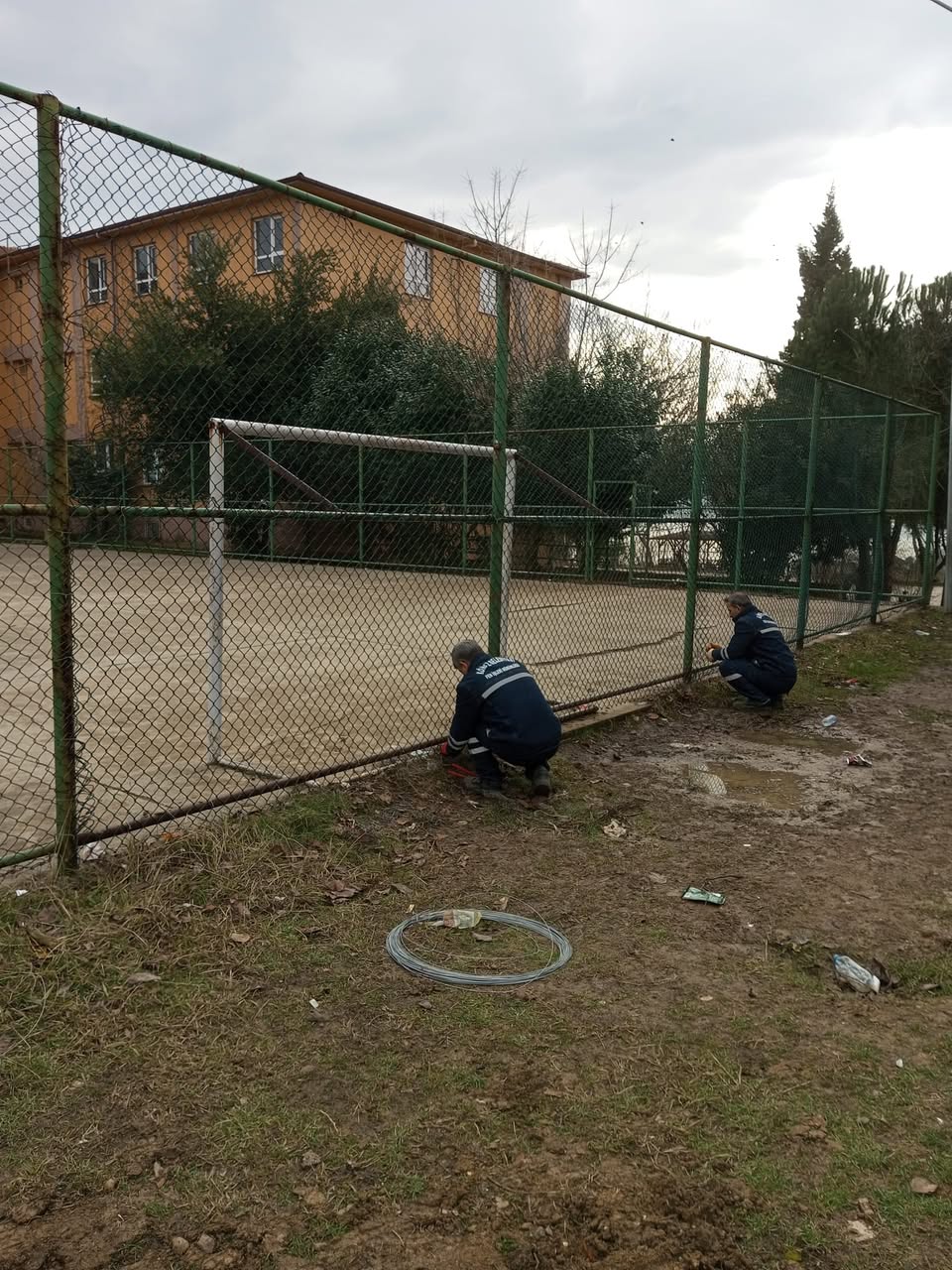 Körfez Belediyesi'nden İGSAŞ Ortaokulu'na Yeni Çevre Düzenlemesi