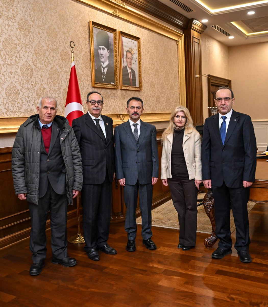 Türk Hava Kurumu İzmit Şube Başkanı Turgut Duman, Vali İlhami Aktaş'ı Ziyaret Etti