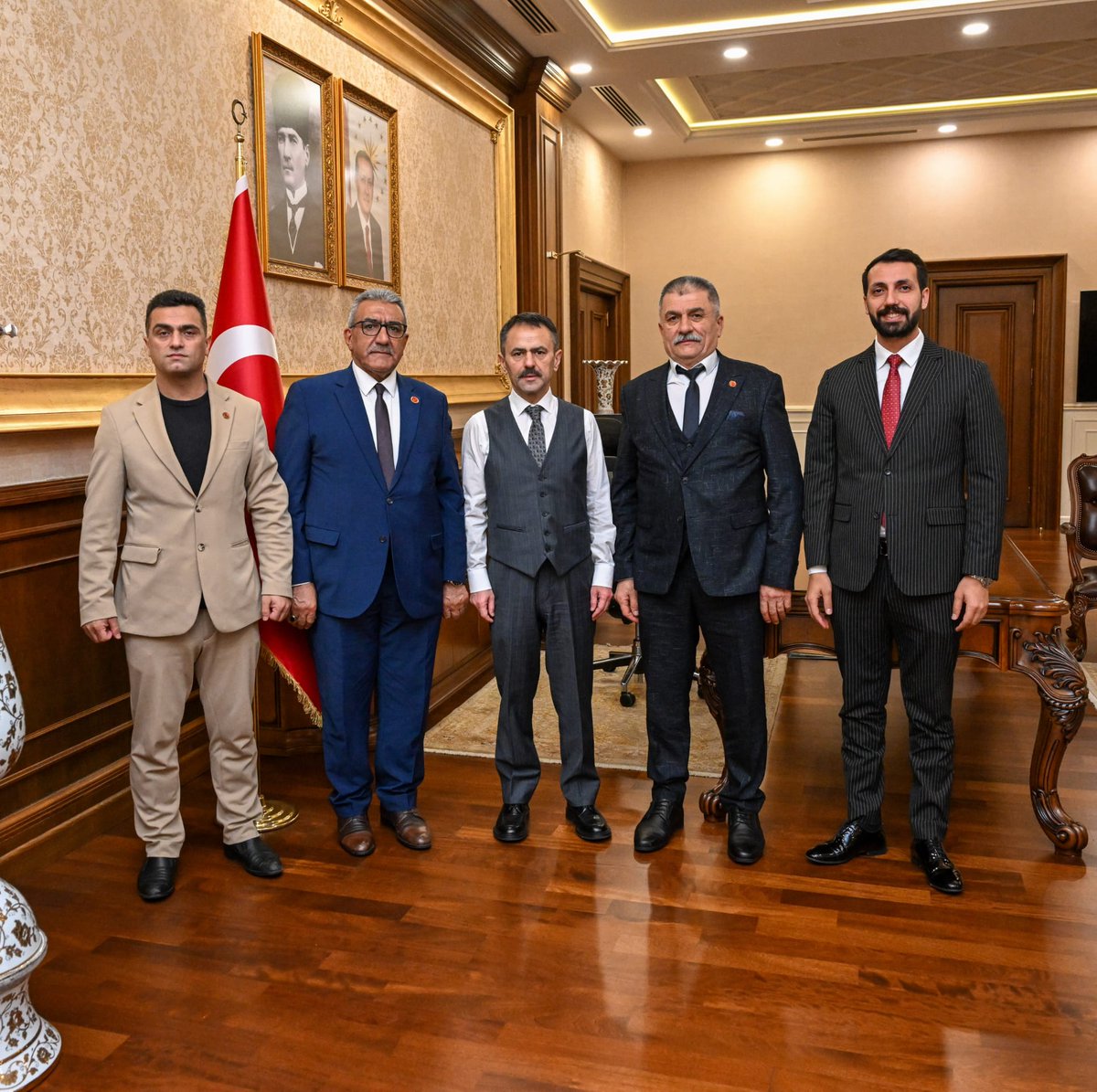 Dilovası Mahalle Muhtarları Kocaeli Valisi İlhami Aktaş'ı Ziyaret Etti