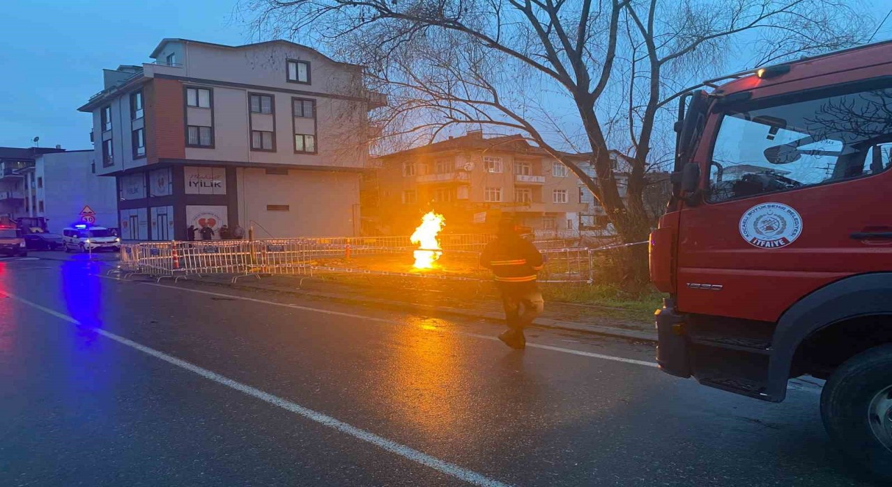 Kocaeli Kartepe'deki Metan Gazı Yangını Kontrol Altına Alınmaya Çalışılıyor