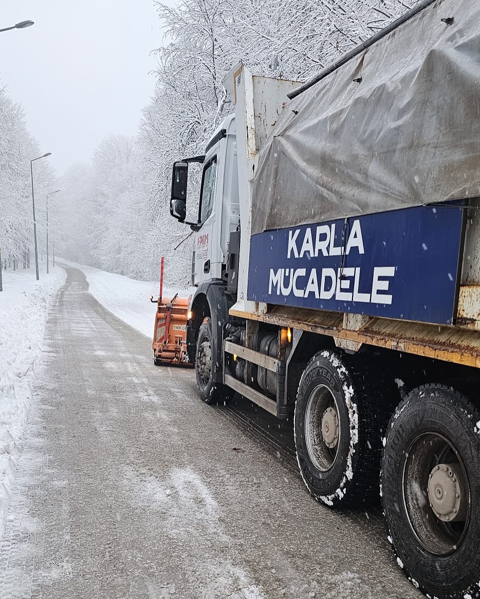 Kocaeli Büyükşehir Belediyesi Karla Mücadelede Kesintisiz Çalışıyor