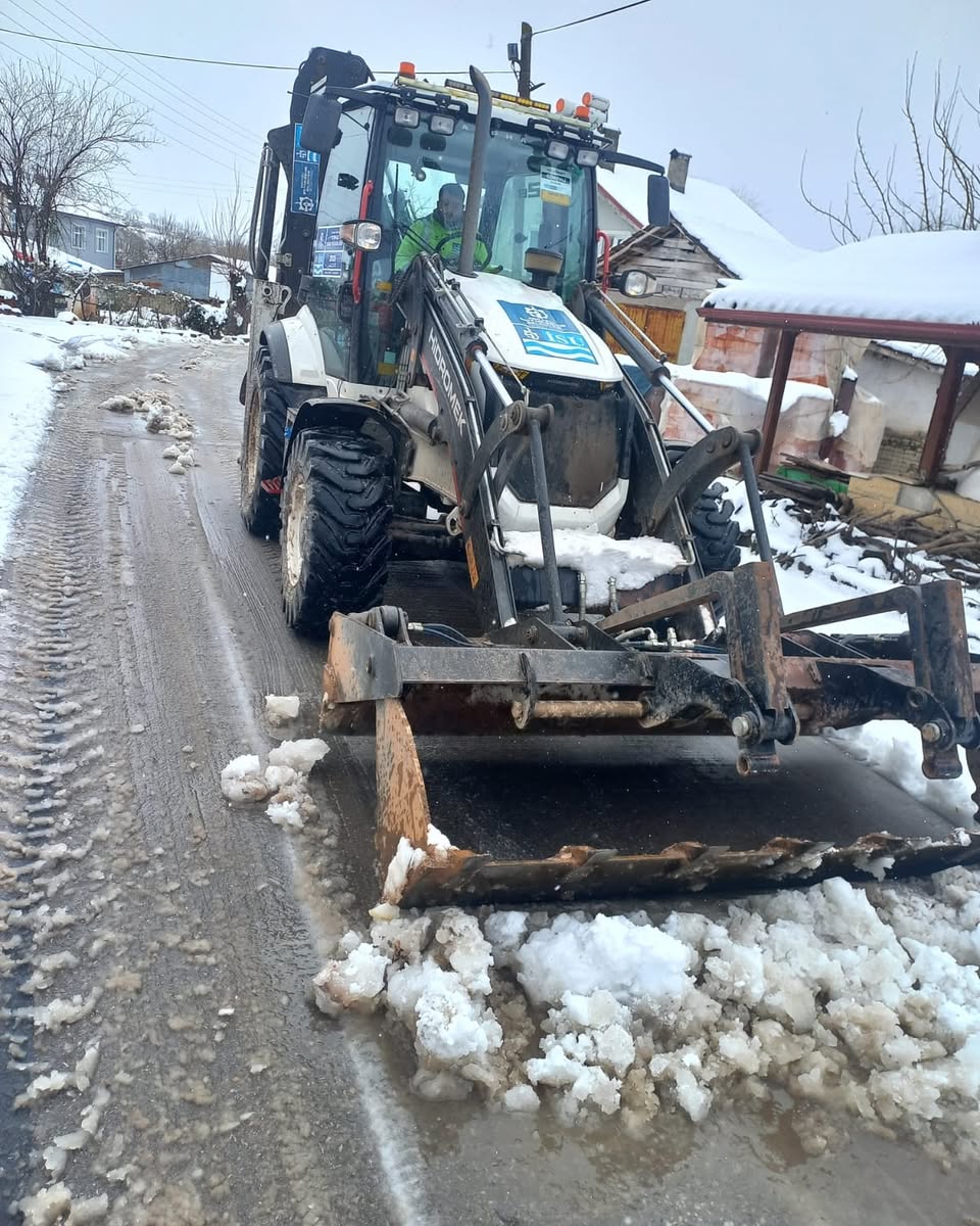 Kocaeli'nde Kar Küreme Çalışmaları Aralıksız Devam Ediyor