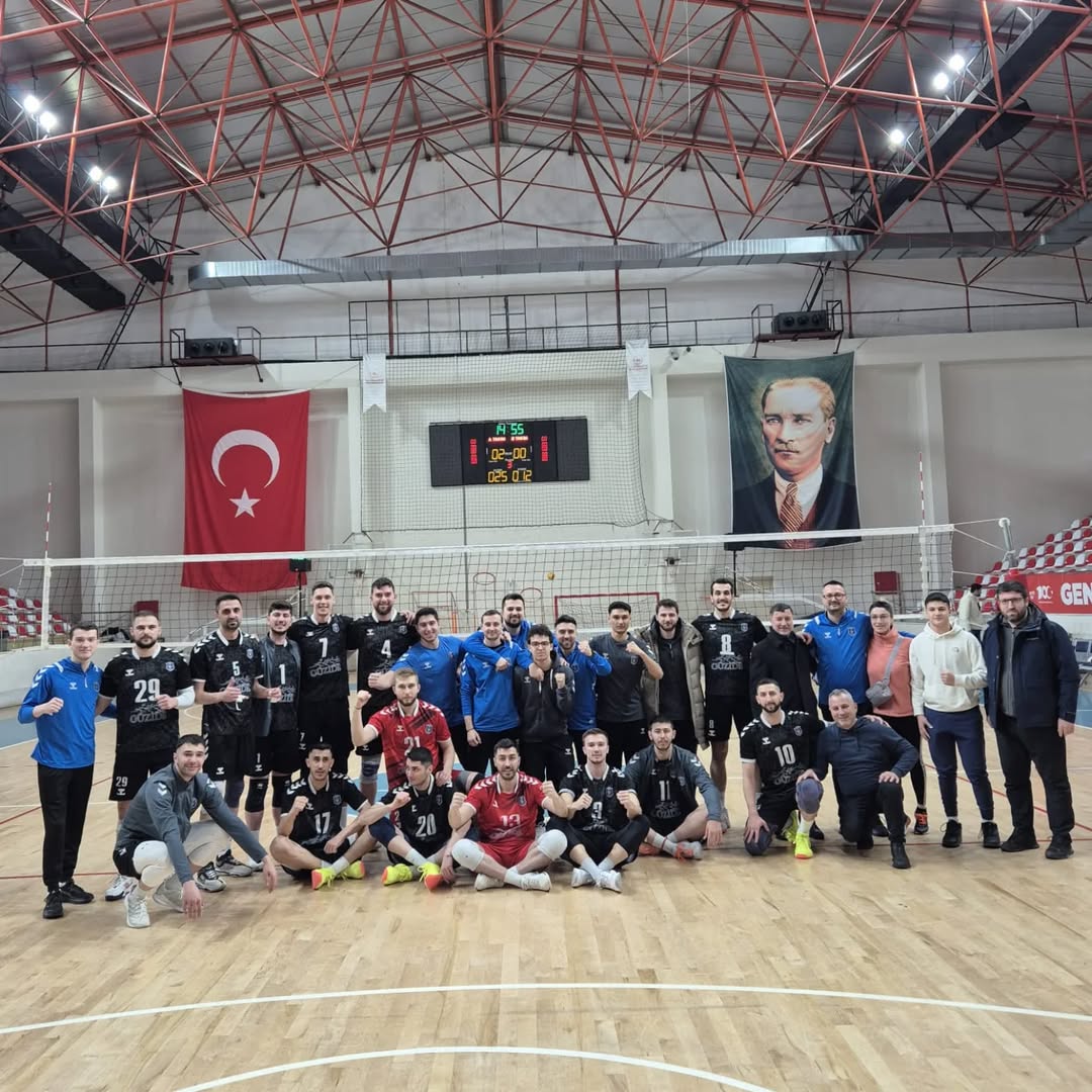 Gebze Belediyesi Erkek Voleybol Takımı Gümüşhane'yi Geçti, Liderliğini Korudu