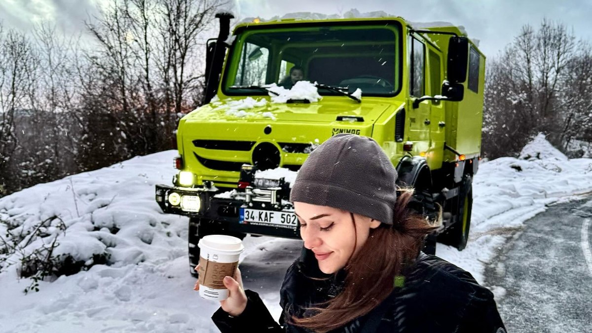 Fahriye Evcen'in Arazı Kamyonuyla Verdiği Poz Sosyal Medyada Olay Oldu