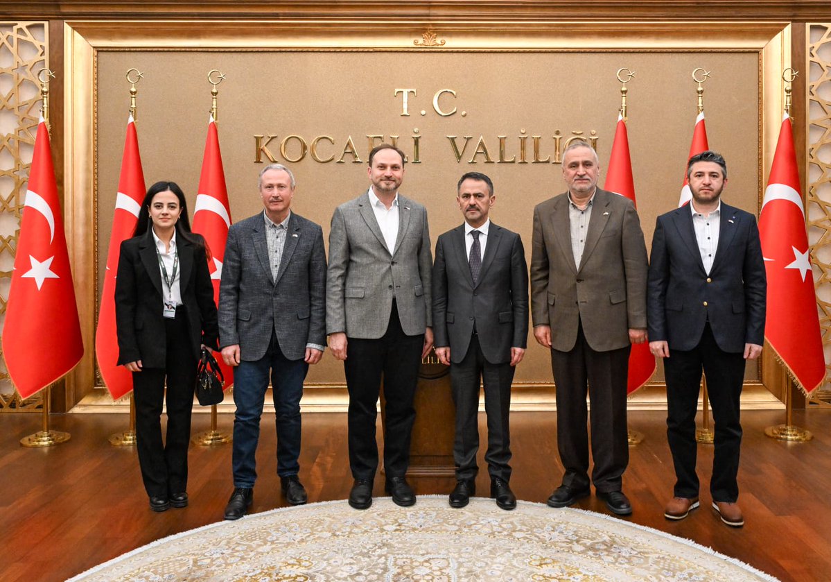 Yeşilay Genel Başkanı Mehmet Dinç, Kocaeli Valisi İlhami Aktaş'ı Ziyaret Etti