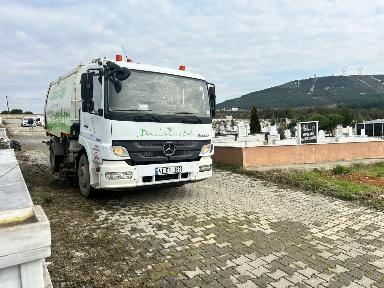 Darıca’da Ramazan Ayı Öncesi Mezarlık Temizlik Çalışmaları Başladı