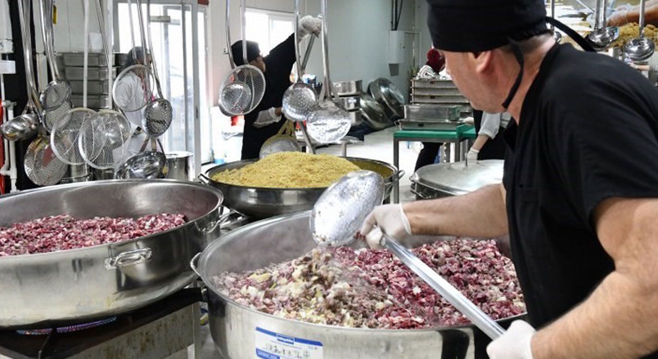 Osmaniye Belediyesi Ramazan Ayında 7,500 Kişiye Sıcak Yemek Dağıtacak