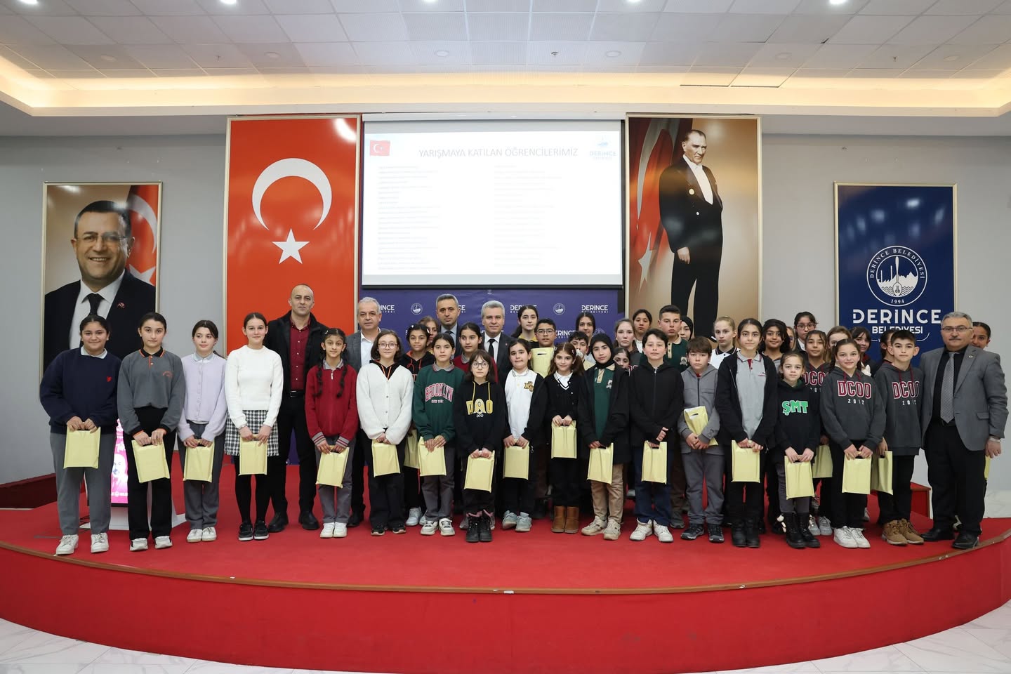 Derince Belediyesi'nden Vatan Sevgisi Temalı Şiir Yarışmasına Ödül Töreni