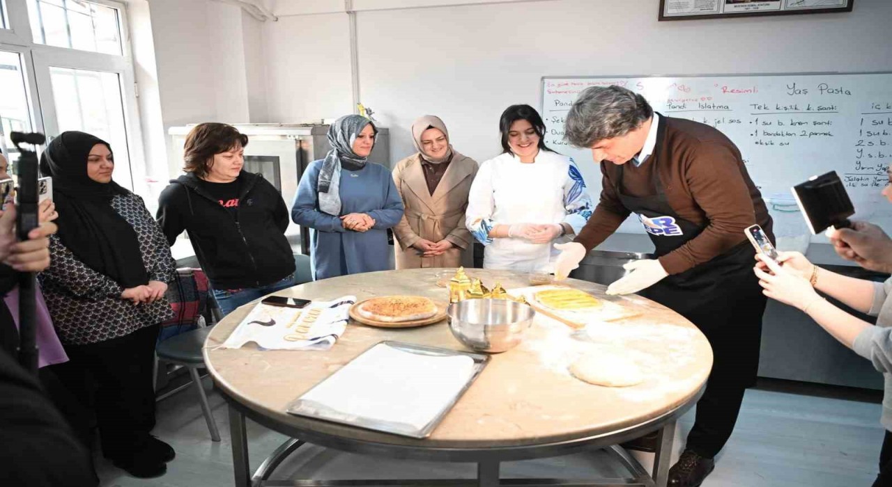Kartepe Belediye Başkanı Kursiyerlerle Ramazan Pidesi Yaptı